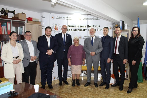 Delegacija Ambasade Slovačke Republike posjetila Udruženje žena Romkinja 'Bolja budućnost' u Tuzli: Zajednički angažman za borbu protiv diskriminacije i unapređenje ljudskih prava